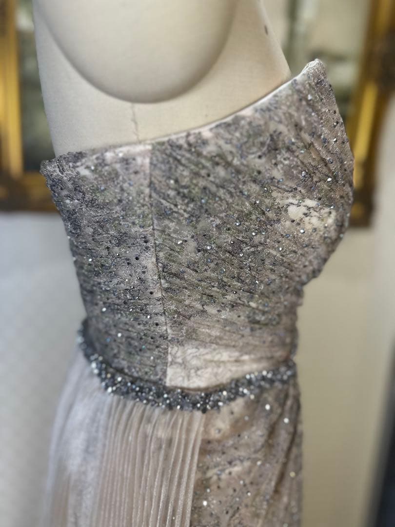 ★要プロフ確認★あなばら いづみ様 スパンコール装飾のシルバー系ドレス