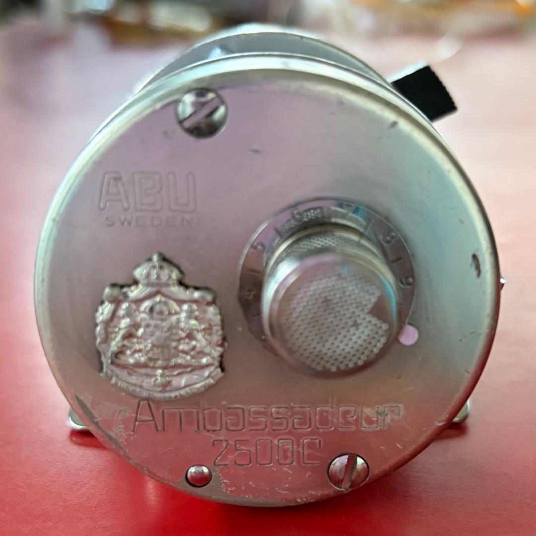 う*ゃ様 ABU2500C シルバー ベイトリール 金属製