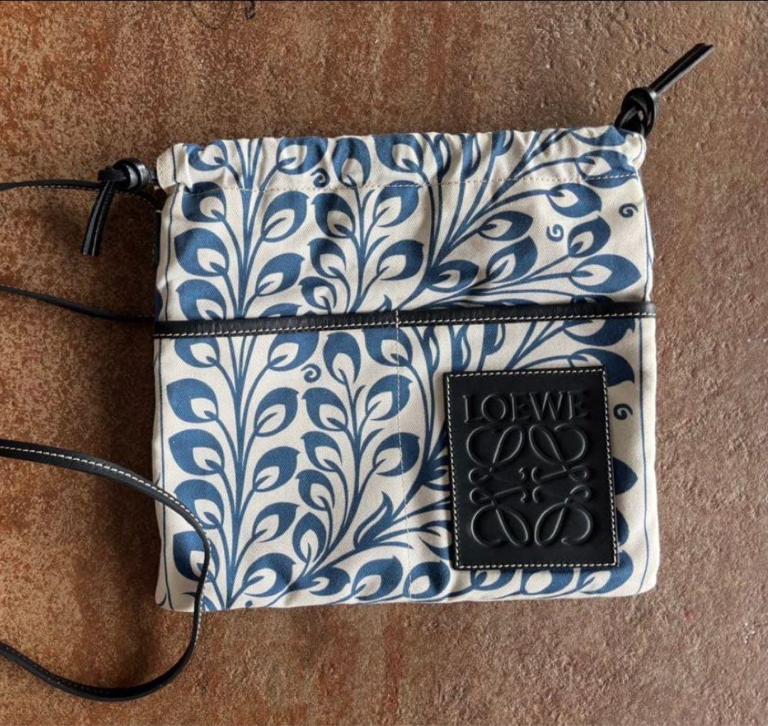 【美品】LOEWE ドローストリング ポーチ　巾着袋