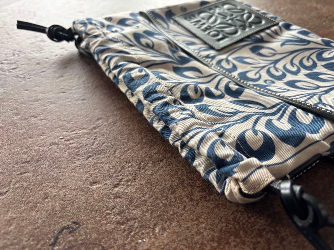 【美品】LOEWE ドローストリング ポーチ　巾着袋