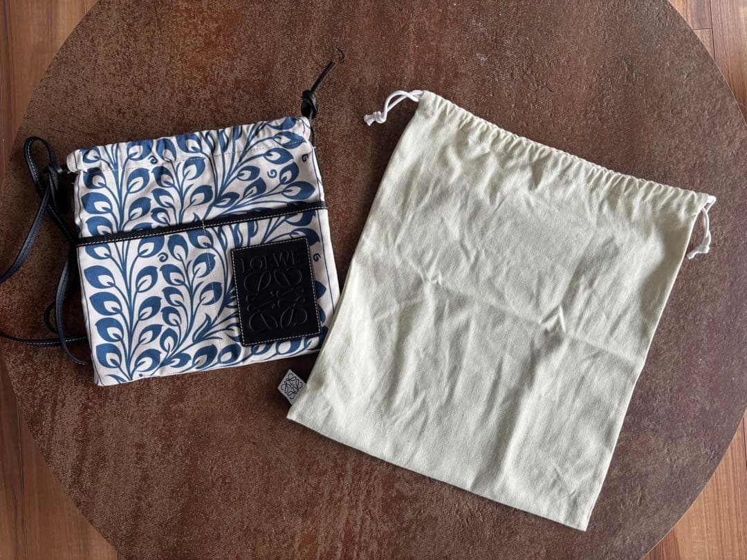 【美品】LOEWE ドローストリング ポーチ　巾着袋