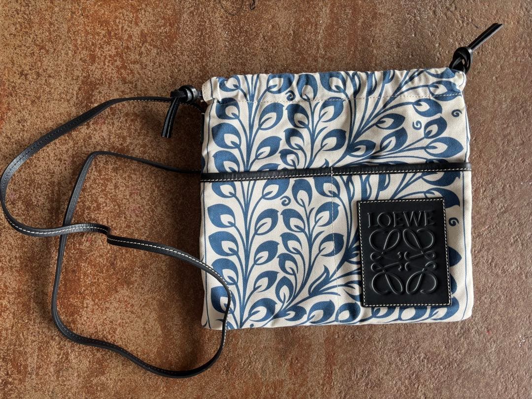 【美品】LOEWE ドローストリング ポーチ　巾着袋