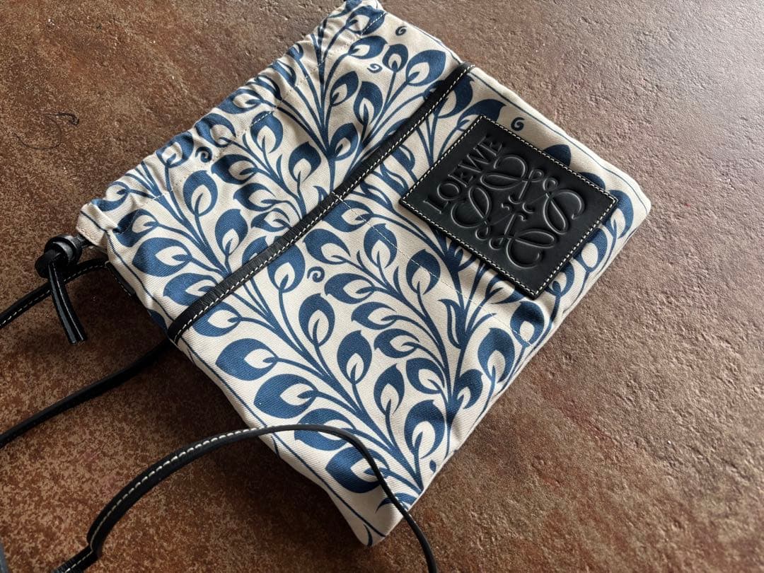 【美品】LOEWE ドローストリング ポーチ　巾着袋