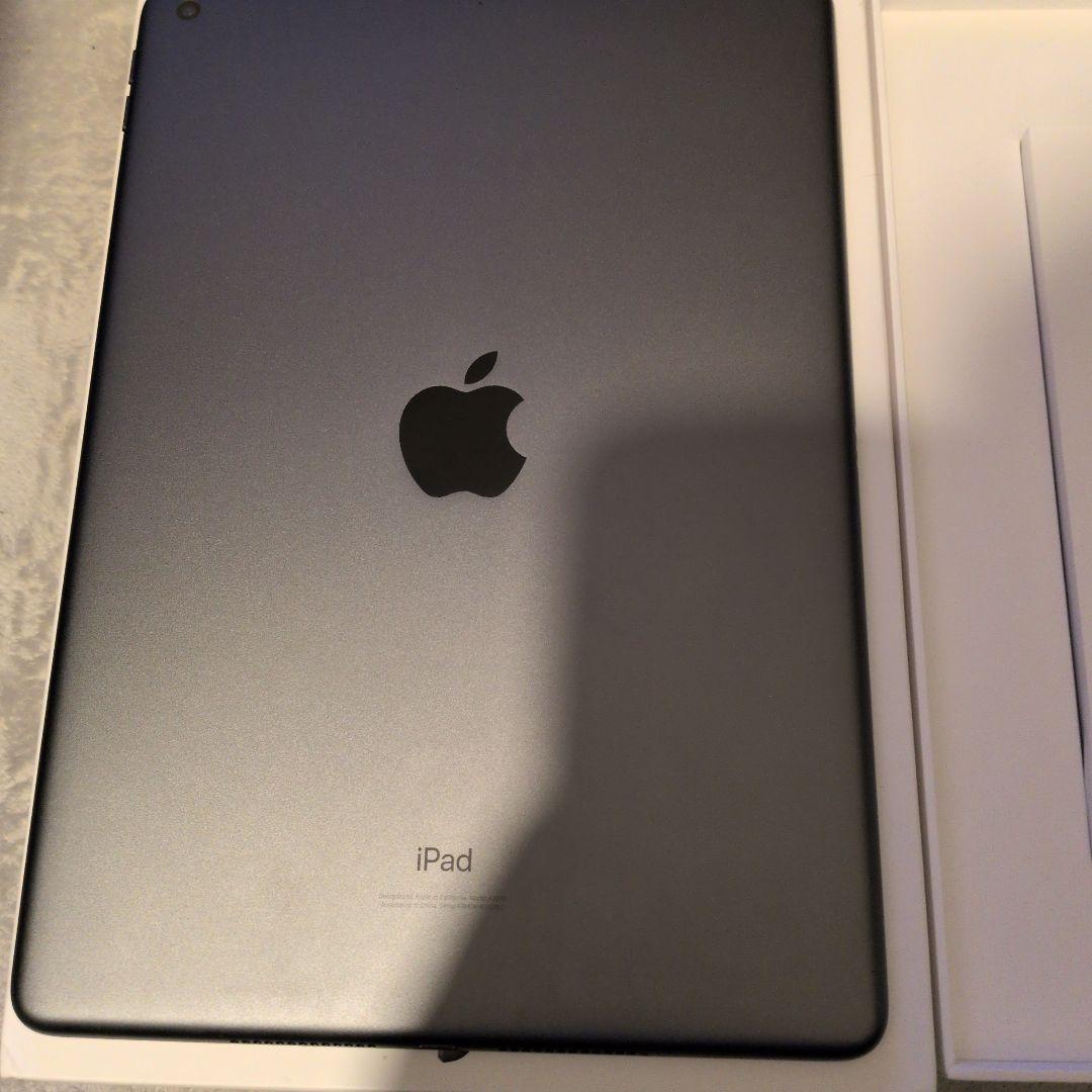 iPad 本体 ブラック WiFi　8世代 32G　ほぼ未使用
