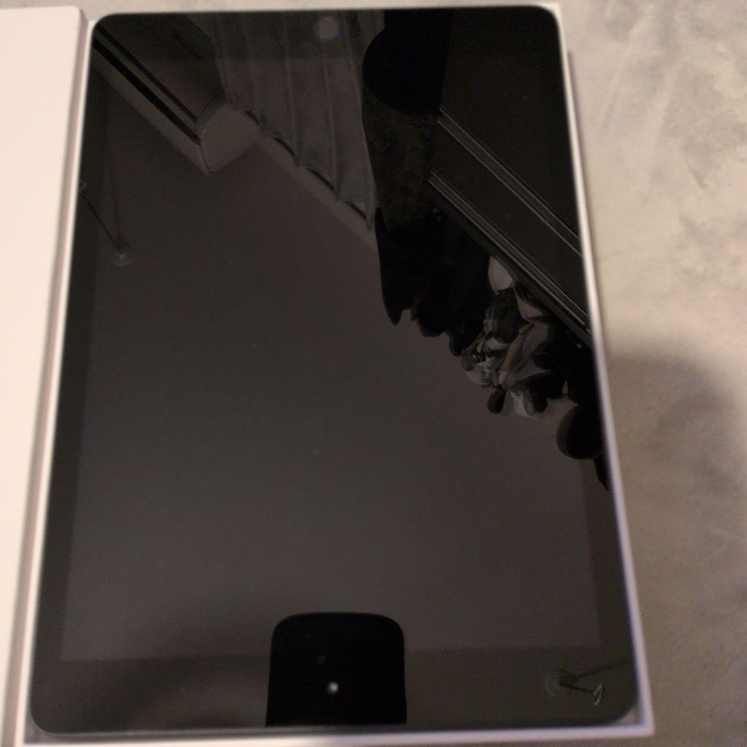 iPad 本体 ブラック WiFi　8世代 32G　ほぼ未使用
