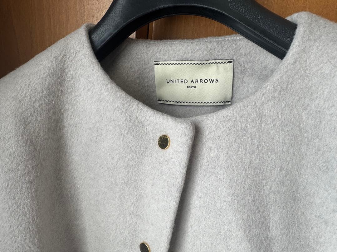 UNITED ARROWS ノーカラーペプラムショートコートライトグレー