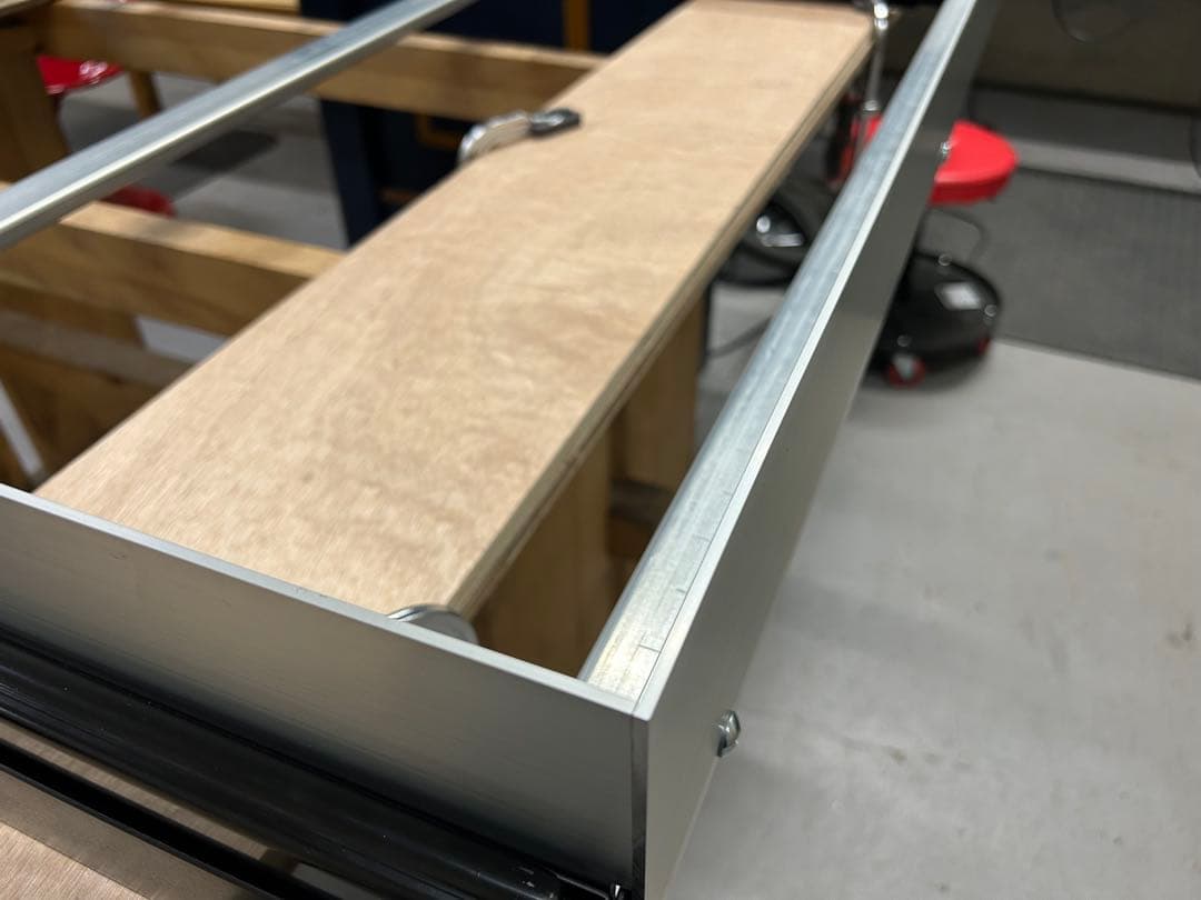 s.w.ハイエーススライドフロア引手ポール棚板フェルト無し