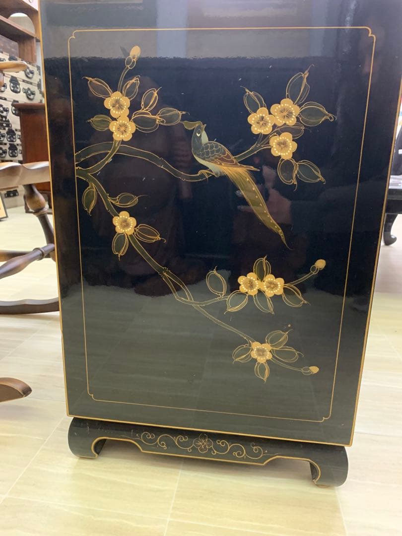 中国家具　螺鈿細工　アジア風黒色タンス 金色装飾