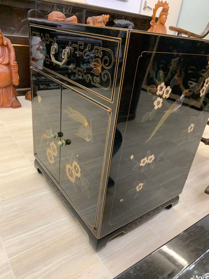 中国家具　螺鈿細工　アジア風黒色タンス 金色装飾