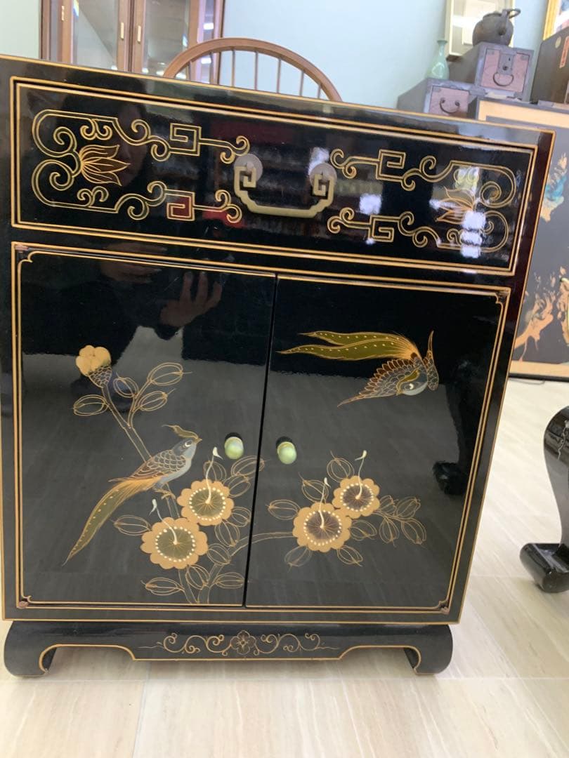 中国家具　螺鈿細工　アジア風黒色タンス 金色装飾