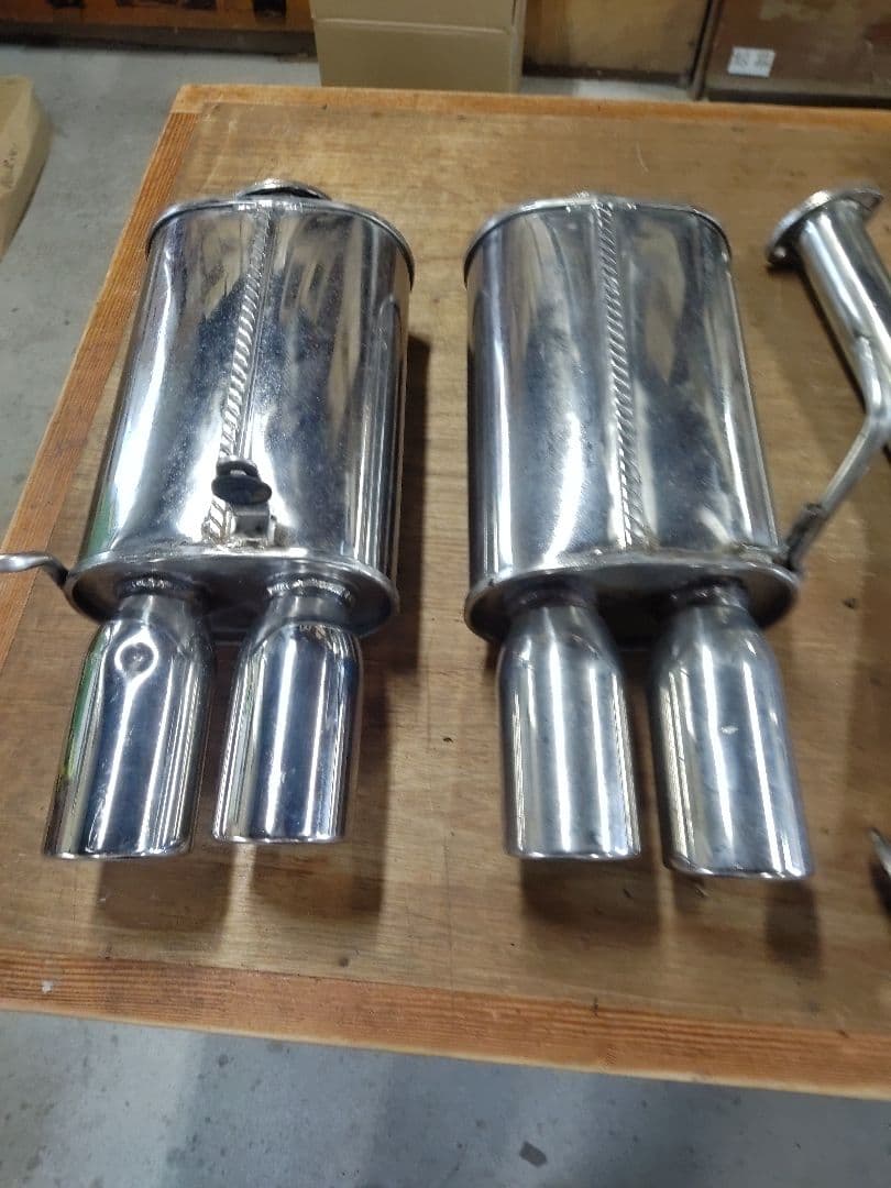 今月限定値下げ　エクストレイルDNT31 4本出しマフラー