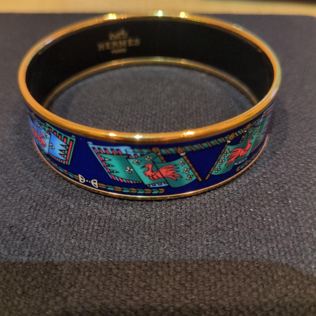 HERMES 青い装飾的バングル
