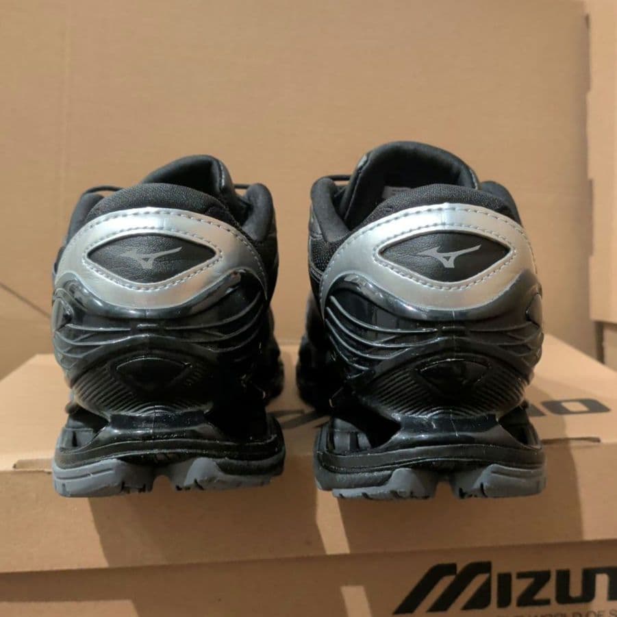 ミズノWAVE PROPHECY LS 別注MONOTONE CINEMA