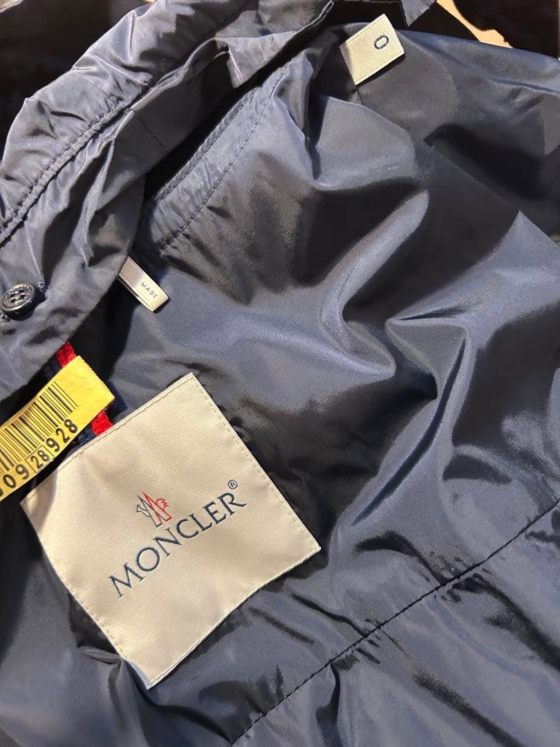MONCLER フード付きネイビージャケット　Limbert サイズ0