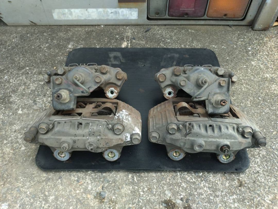 syun様 フェアレディz　32 リアブレーキキャリパー