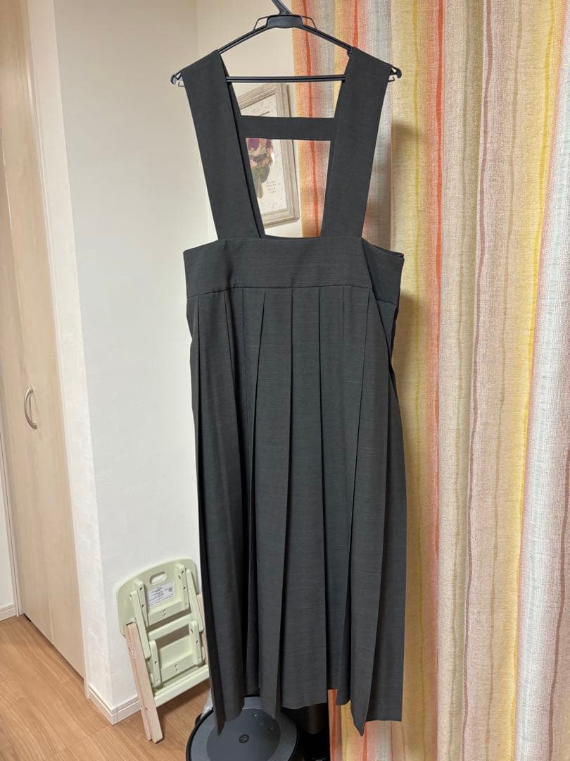 【試着のみ】mizuiro ind／プリーツジャンパースカート／チャコールグレー