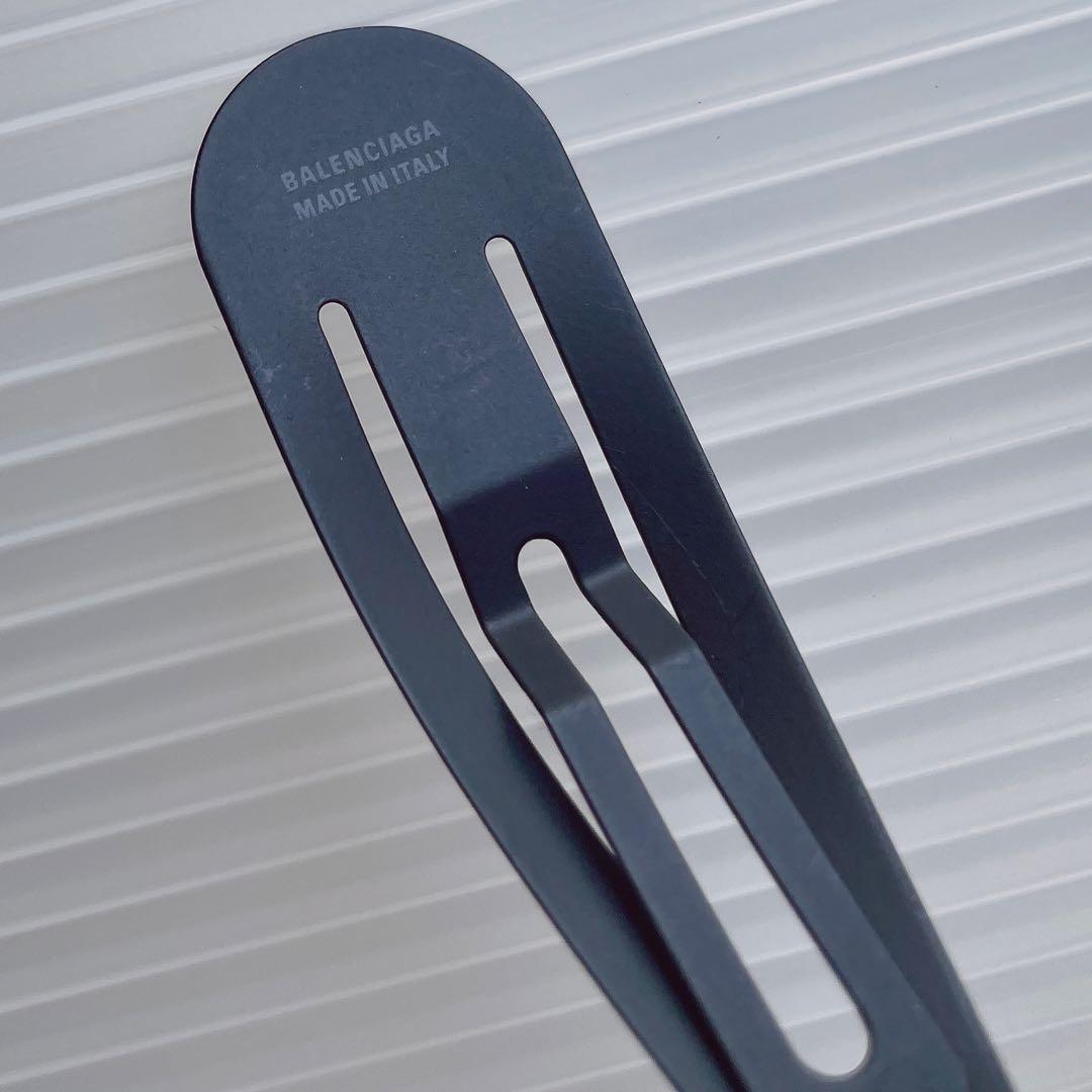 バレンシアガ　バレッタ　ヘアピン　アクセサリー　極美品　黒　ロゴ入り　2点セット