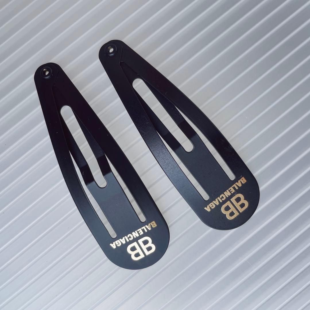 バレンシアガ　バレッタ　ヘアピン　アクセサリー　極美品　黒　ロゴ入り　2点セット