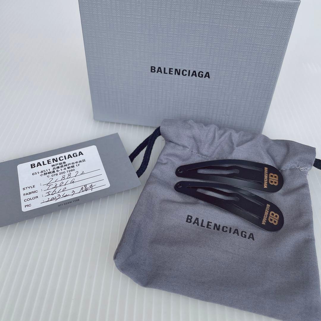 バレンシアガ　バレッタ　ヘアピン　アクセサリー　極美品　黒　ロゴ入り　2点セット