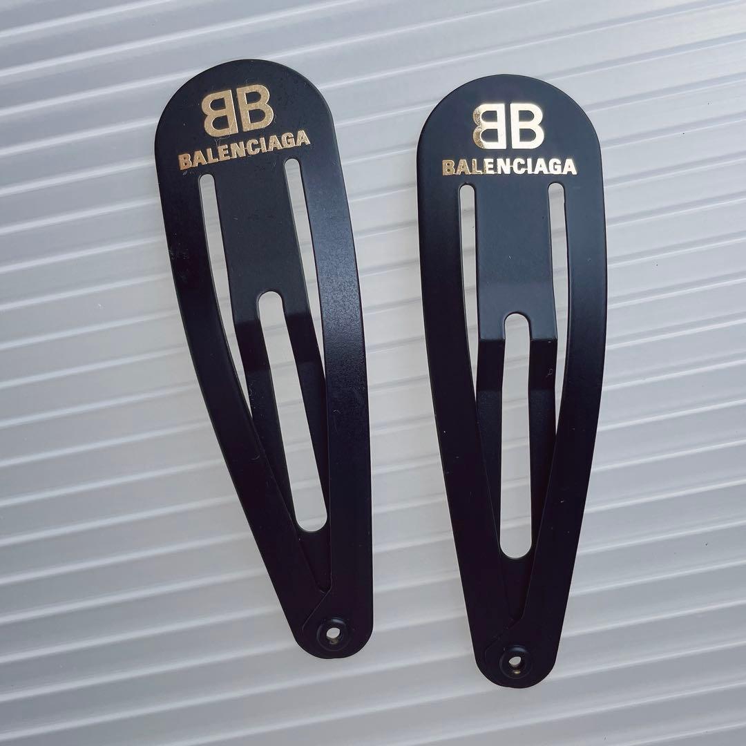 バレンシアガ　バレッタ　ヘアピン　アクセサリー　極美品　黒　ロゴ入り　2点セット