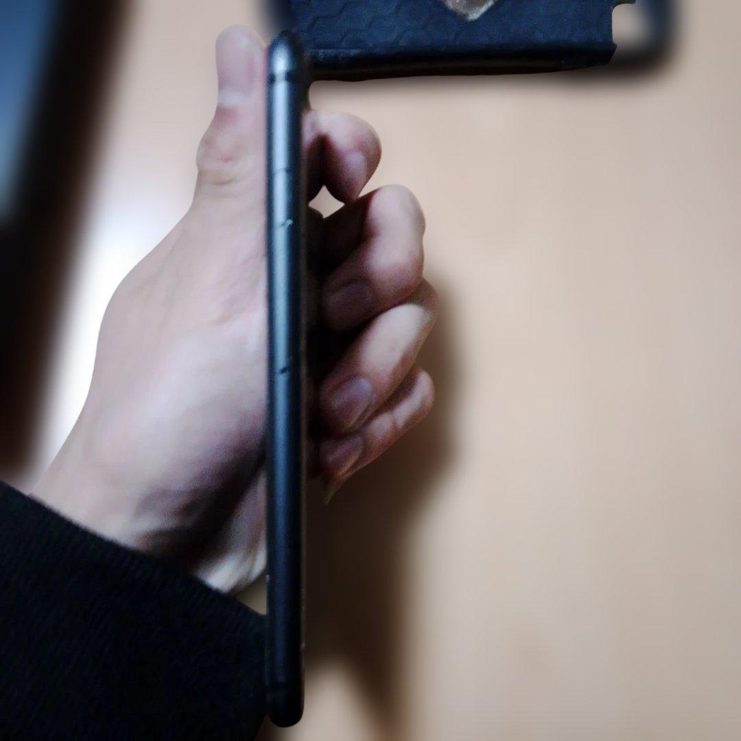 iPhone 8 黒 画面割れ ケース付き