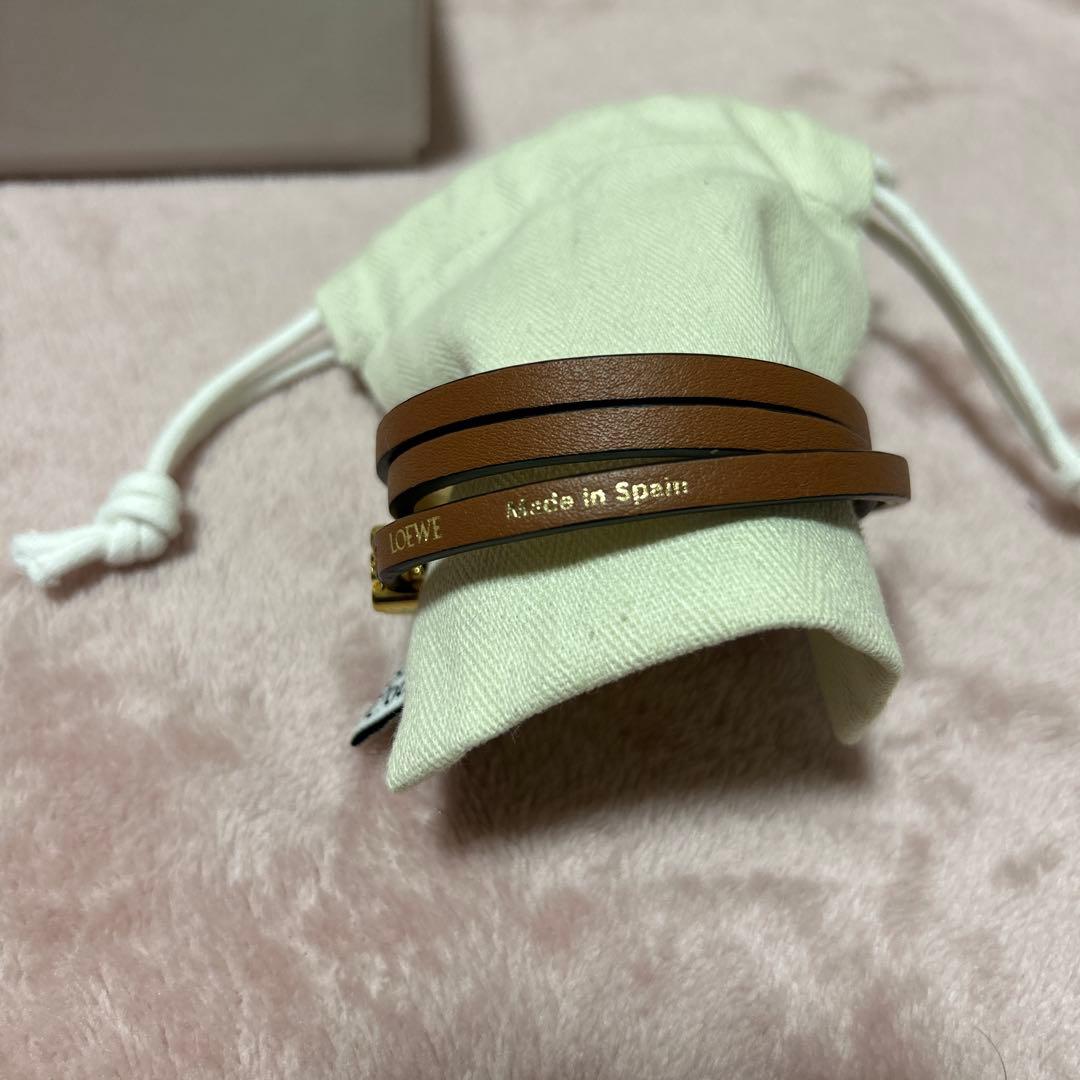 本日23時まで値下『美品』ロエベ　カーフスキンバングル　タン　M ブレスレット