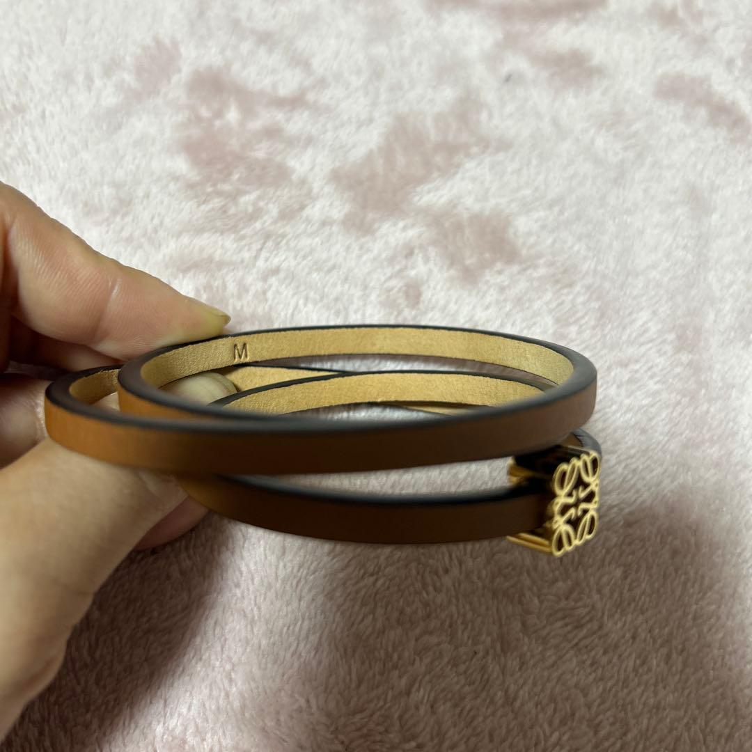 本日23時まで値下『美品』ロエベ　カーフスキンバングル　タン　M ブレスレット