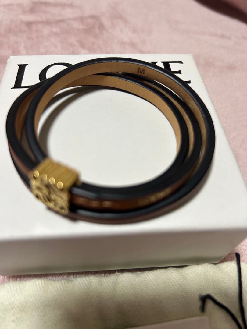 本日23時まで値下『美品』ロエベ　カーフスキンバングル　タン　M ブレスレット