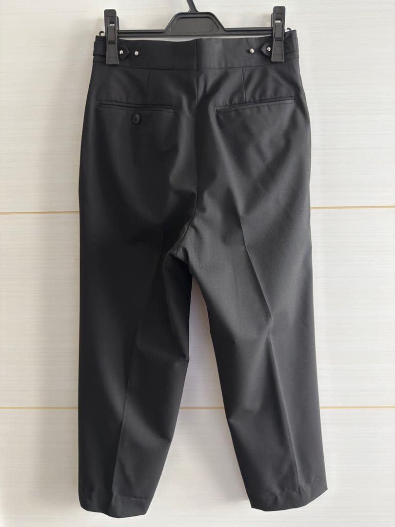 HYKE テーパードパンツ