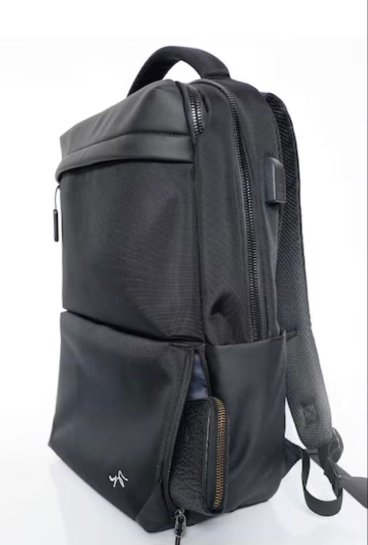 【美品】コールアンドレスポンス　バックパック　黒　リュック　軽量　多機能