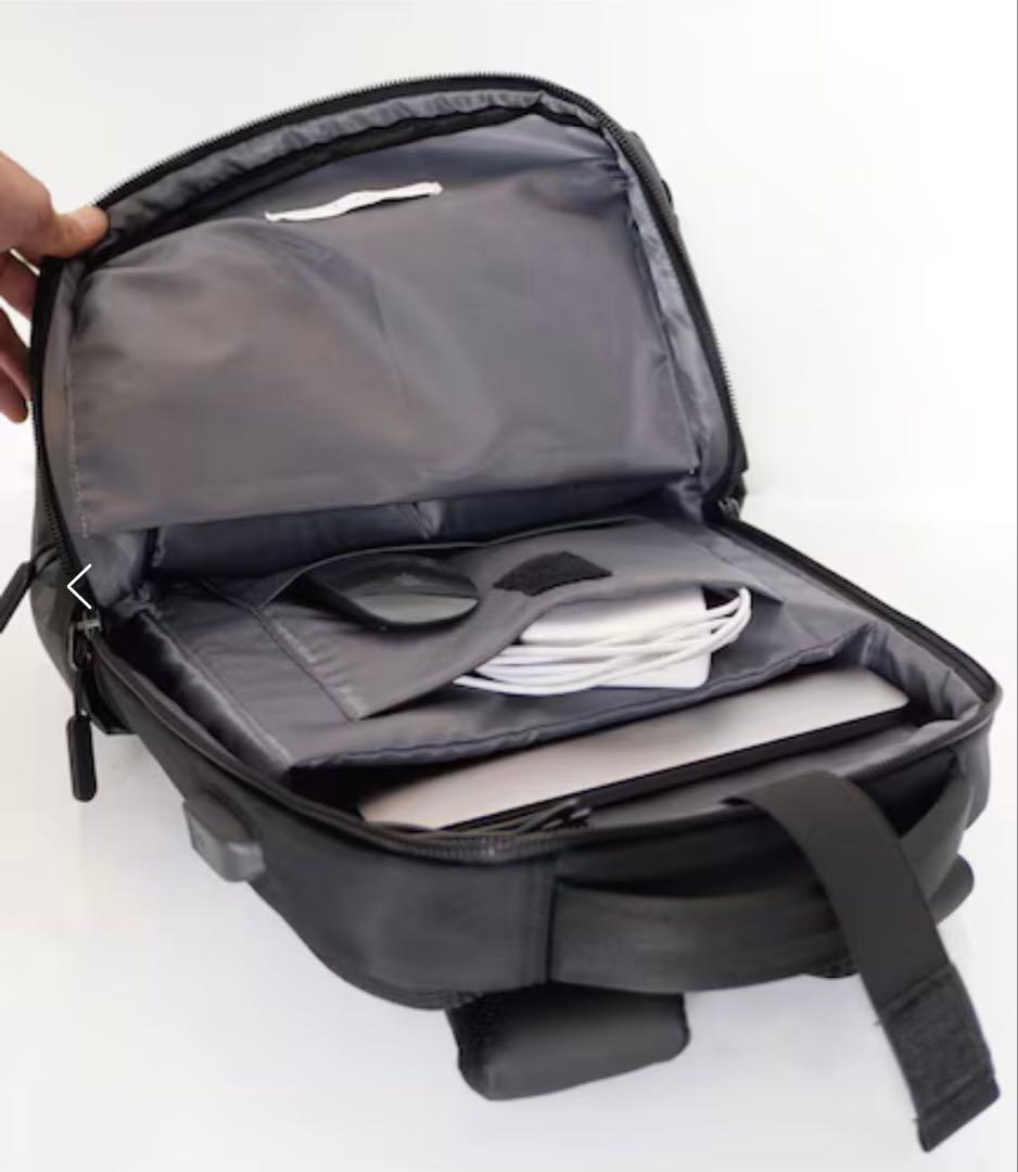 【美品】コールアンドレスポンス　バックパック　黒　リュック　軽量　多機能