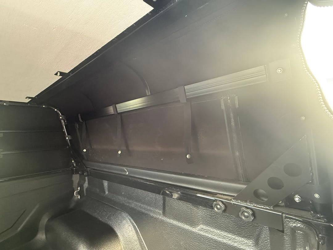 井上出品　ハイラックス　幌　キャノピー　GUN125