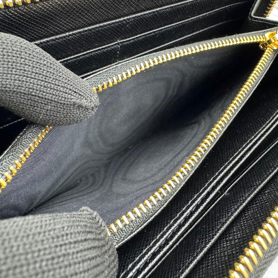 【未使用級】プラダ 長財布 サフィアーノトライアングル ラウンドジップ　ブラック