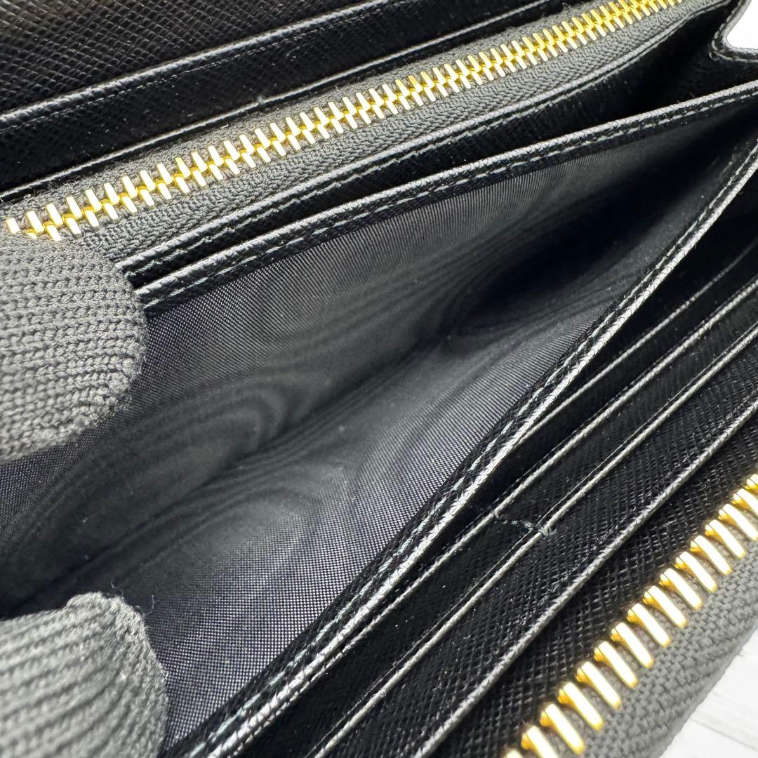 【未使用級】プラダ 長財布 サフィアーノトライアングル ラウンドジップ　ブラック