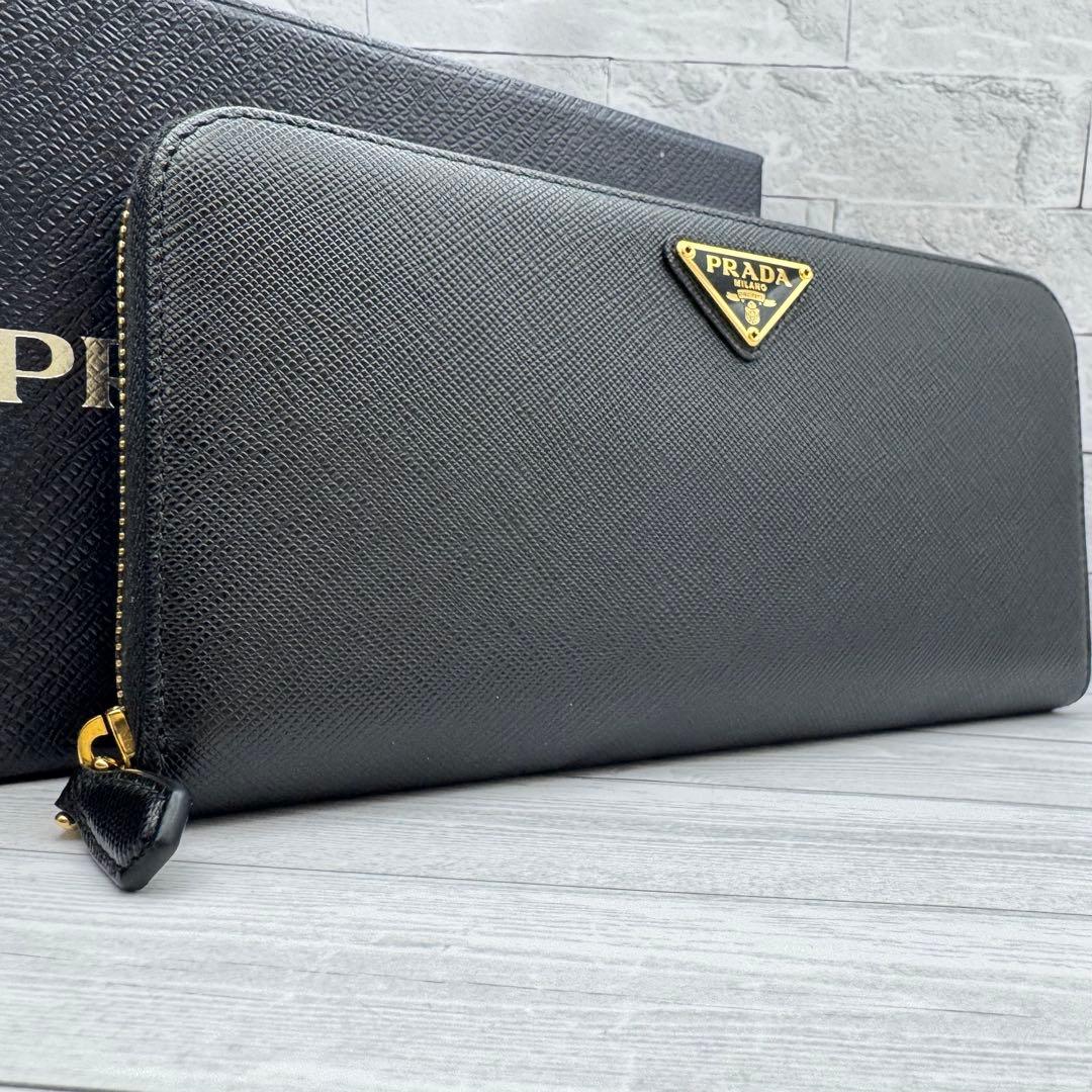 【未使用級】プラダ 長財布 サフィアーノトライアングル ラウンドジップ　ブラック