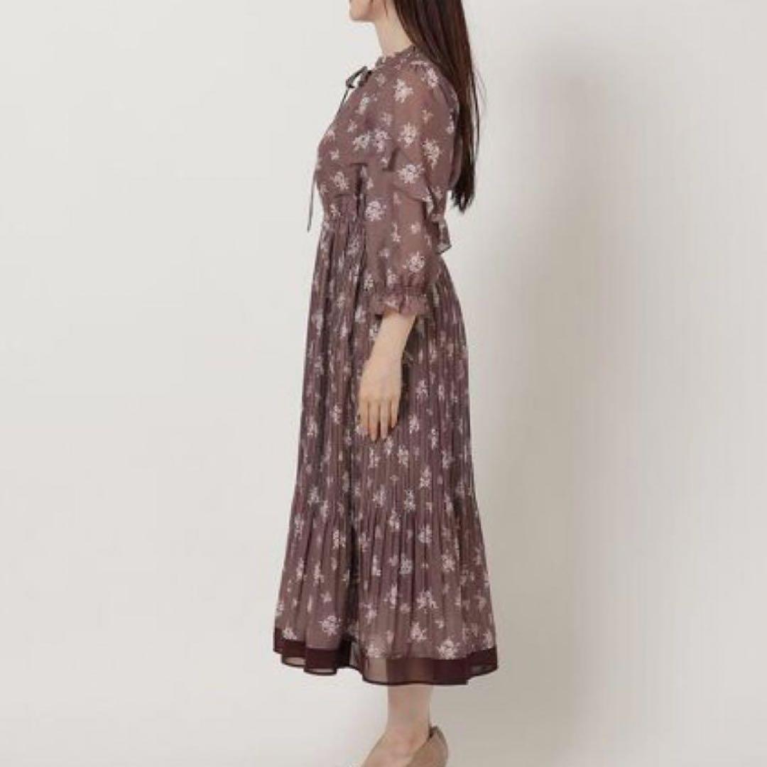 ローズティアラ　花柄　プリーツ　ワンピース　大きいサイズ　46（15〜17号