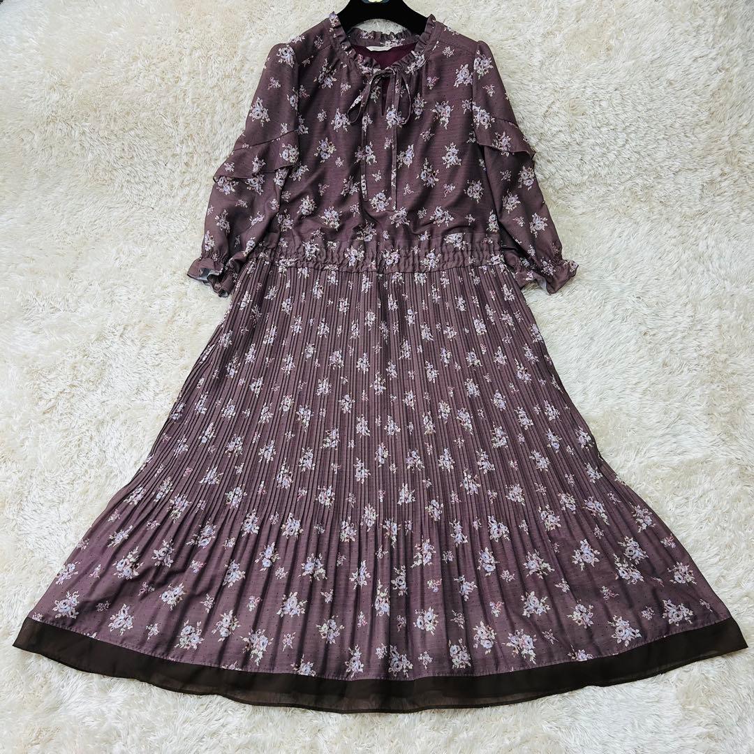 ローズティアラ　花柄　プリーツ　ワンピース　大きいサイズ　46（15〜17号