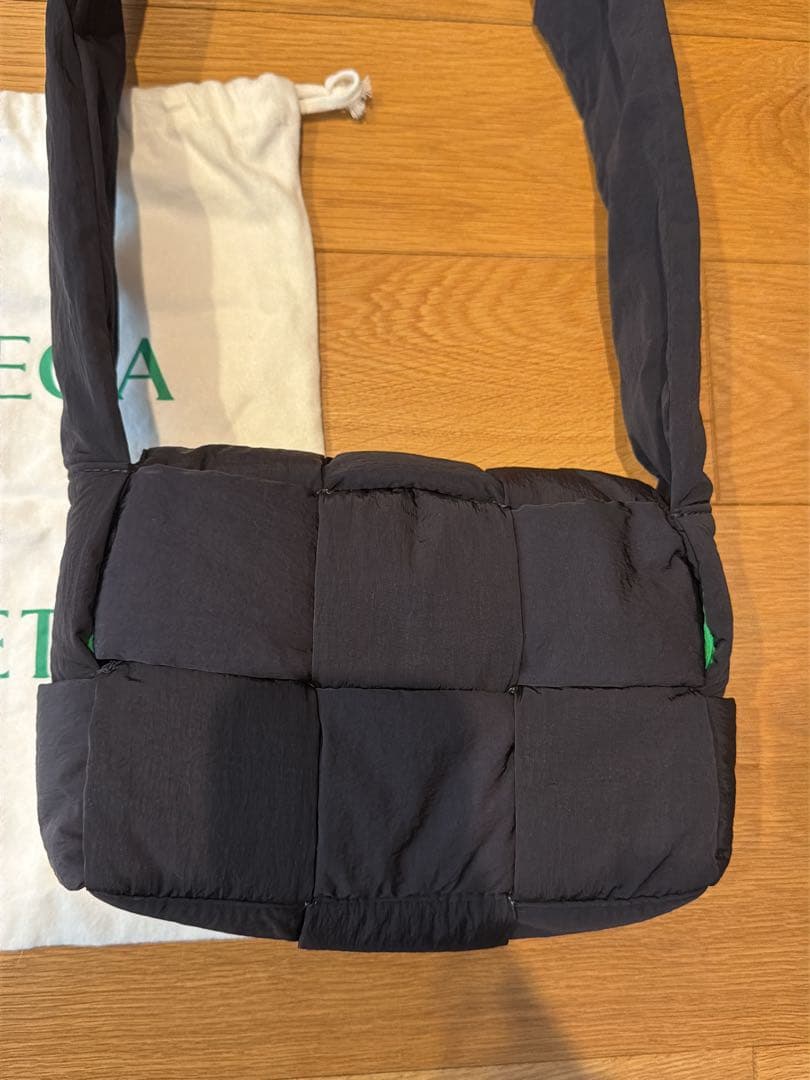 BOTTEGA VENETA スモール パデッド テック カセット