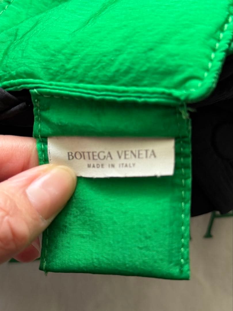 BOTTEGA VENETA スモール パデッド テック カセット