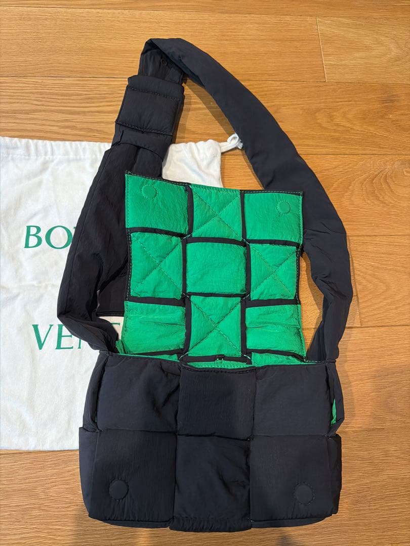 BOTTEGA VENETA スモール パデッド テック カセット