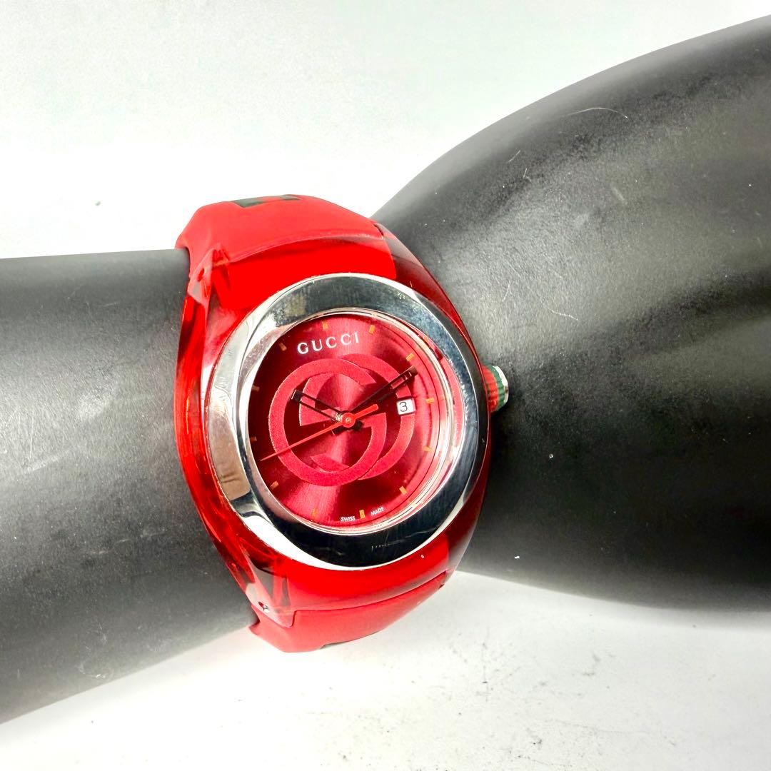 【美品/稼働品】グッチ シンク 137.3 シェリーライン デイト 腕時計 赤