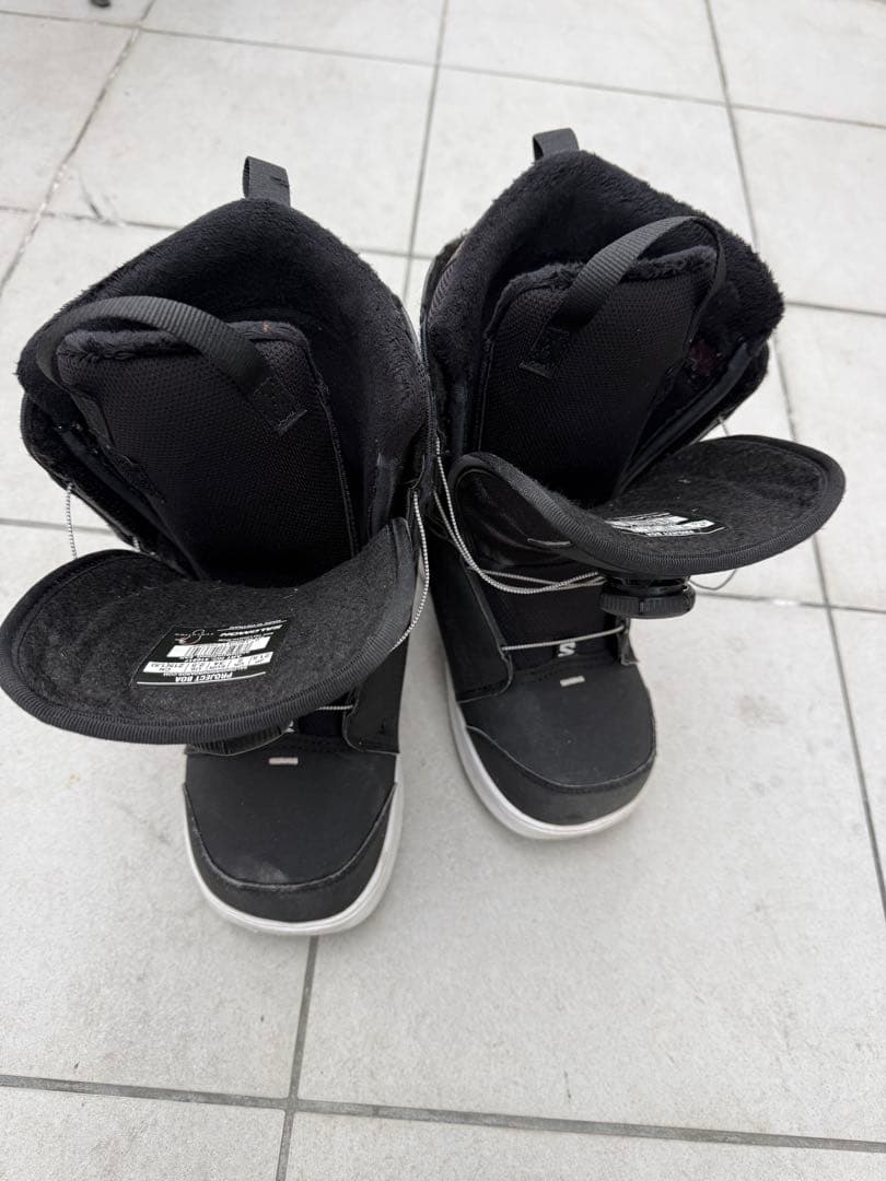 スノーボード 3点セット　ノベンバーの板、サルモンのバインとブーツ