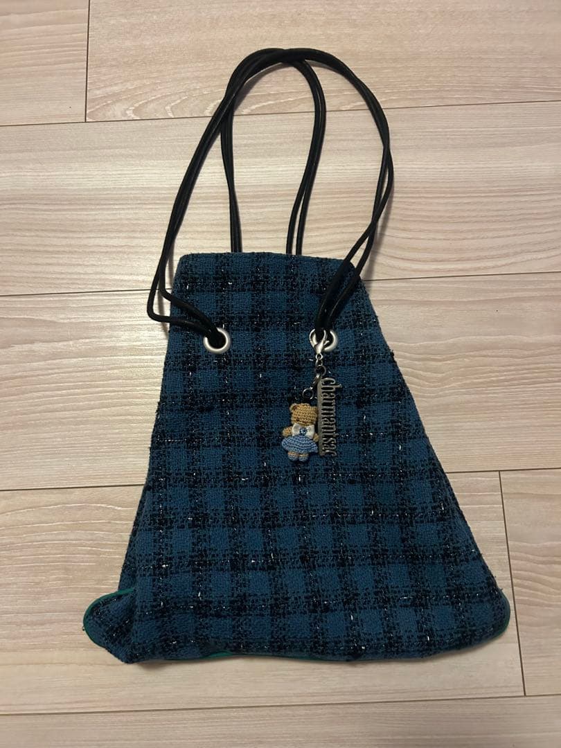 ファミリア　シャルマントサック　美品　ネコポス配送　チャームの状態3．４枚目