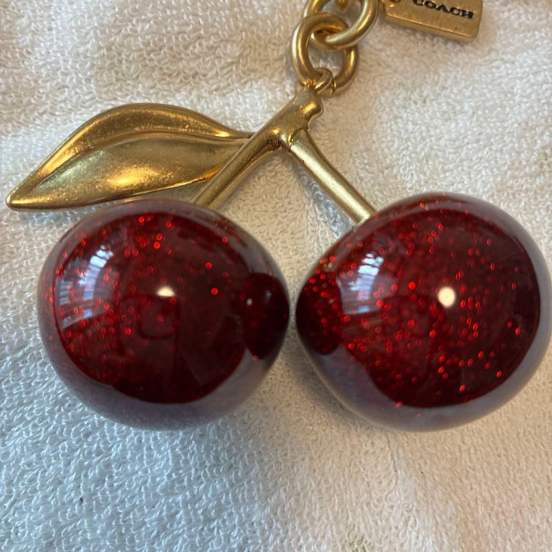 新品　コーチcoach チェリー バッグ チャーム　箱付き　税・送料込