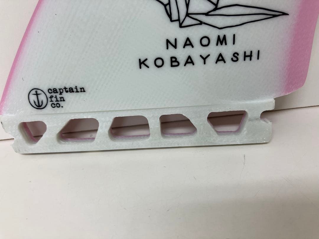 NAOMI KOBAYASHIモデル サーフボードフィン　折鶴