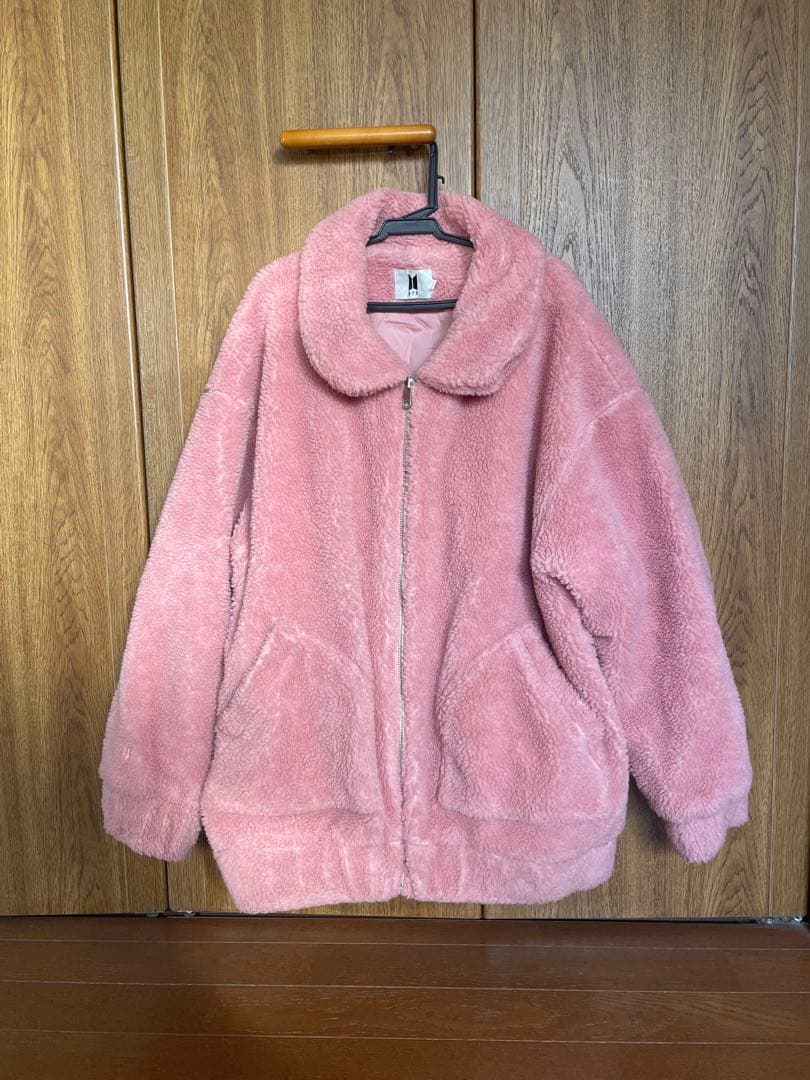 【Boy With Luv】ピンクボアジャケット