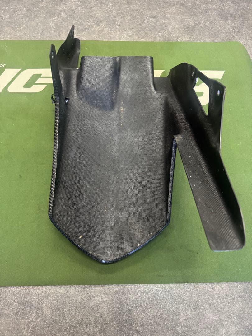 NINJA1000SX Z1000 クレバーウルフ　リアフェンダーカーボン綾織