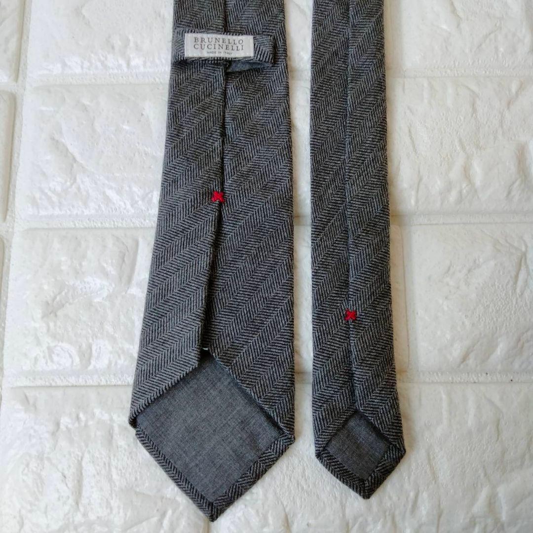 ブルネロクチネリ【美品】ネクタイ　グレー系　ウール/シルク　最高級ネクタイ