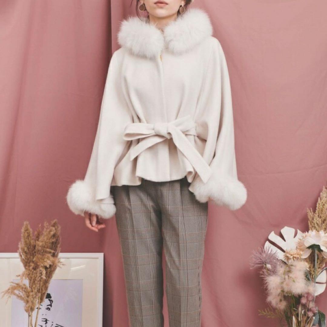 【Noela(ノエラ)】 ファー付きポンチョコート オフホワイト