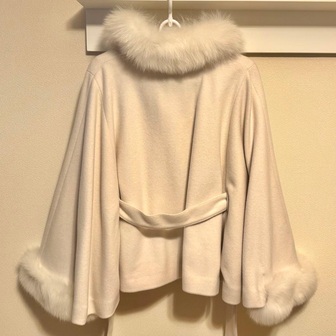 【Noela(ノエラ)】 ファー付きポンチョコート オフホワイト